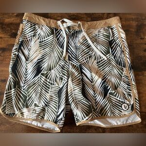 Vuori men’s cruise board short swim trunk - palm design size 32 7 inch